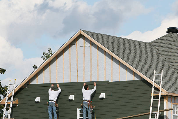 Professional Emergency Siding Repair technician working in Paris, IL